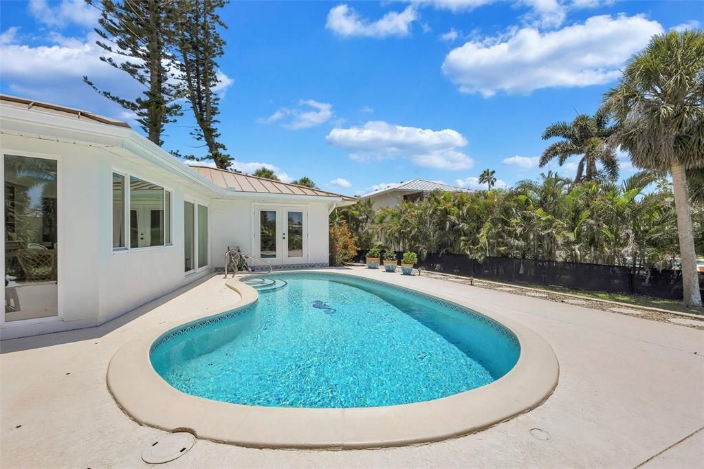 For Sale: $2,475,000 (3 beds, 2 baths, 2224 Square Feet)