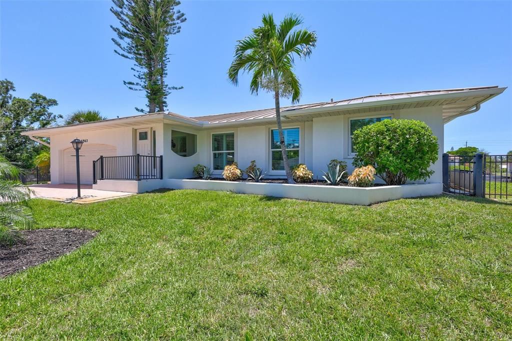 For Sale: $2,475,000 (3 beds, 2 baths, 2224 Square Feet)