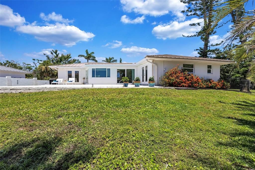 For Sale: $2,475,000 (3 beds, 2 baths, 2224 Square Feet)