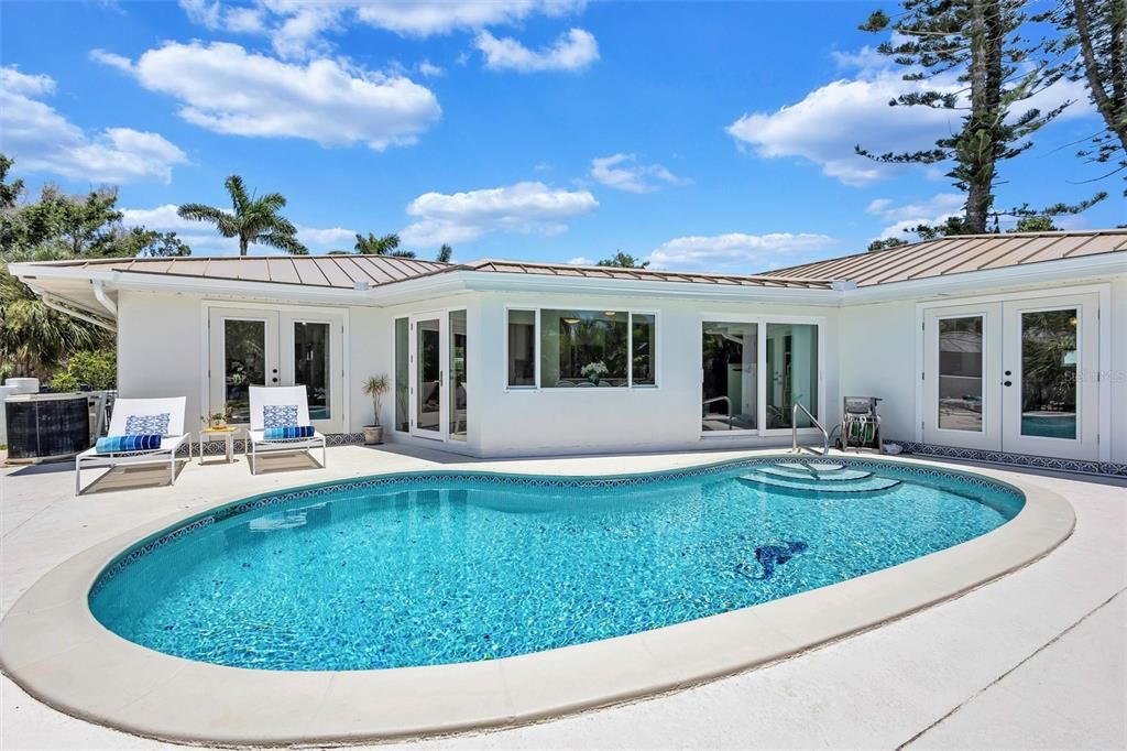 For Sale: $2,475,000 (3 beds, 2 baths, 2224 Square Feet)