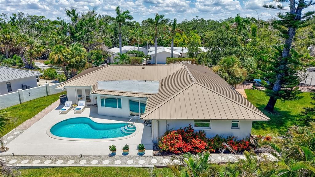 For Sale: $2,475,000 (3 beds, 2 baths, 2224 Square Feet)