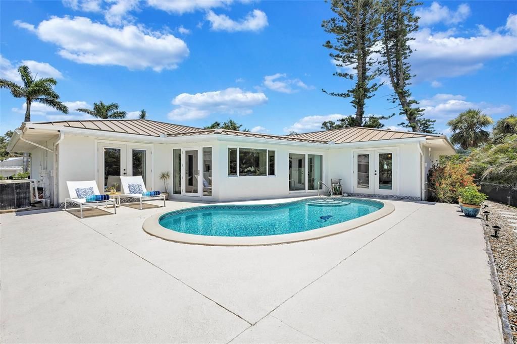 For Sale: $2,475,000 (3 beds, 2 baths, 2224 Square Feet)