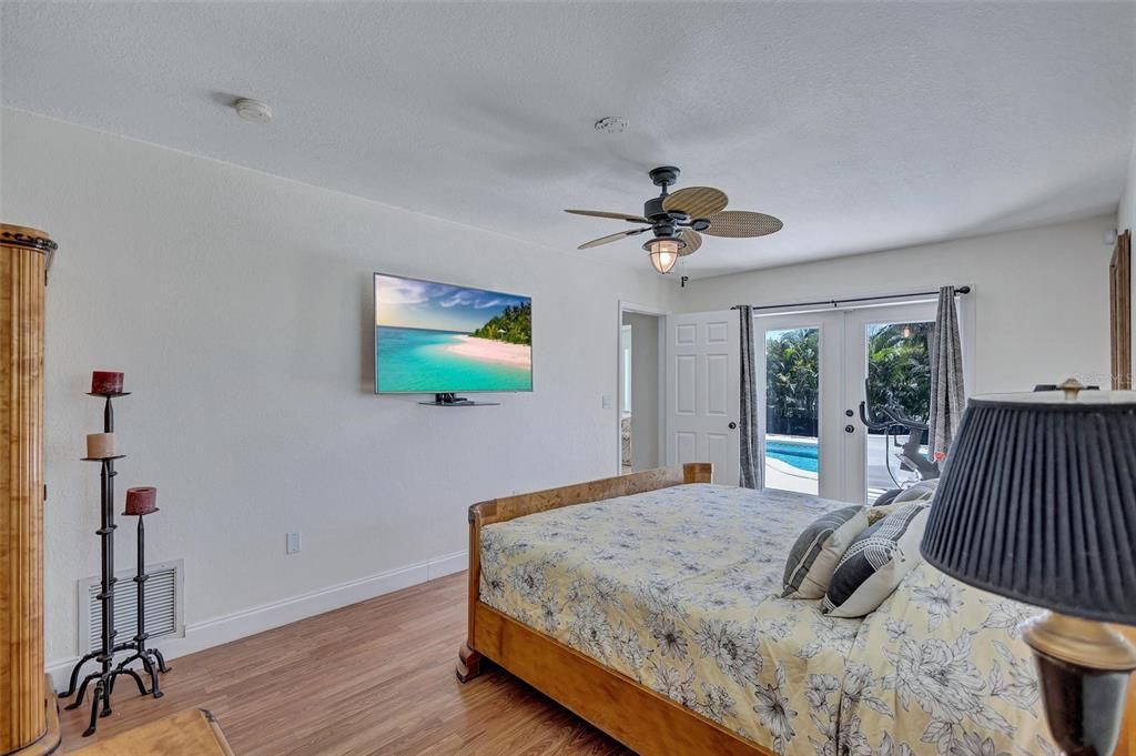 For Sale: $2,475,000 (3 beds, 2 baths, 2224 Square Feet)