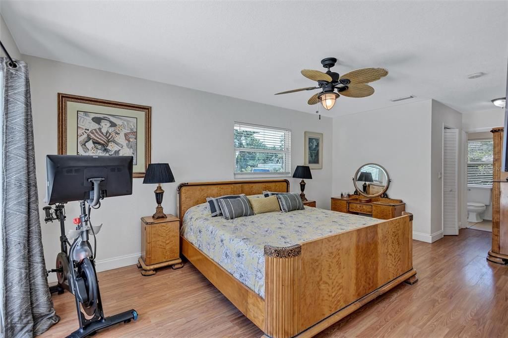 For Sale: $2,475,000 (3 beds, 2 baths, 2224 Square Feet)