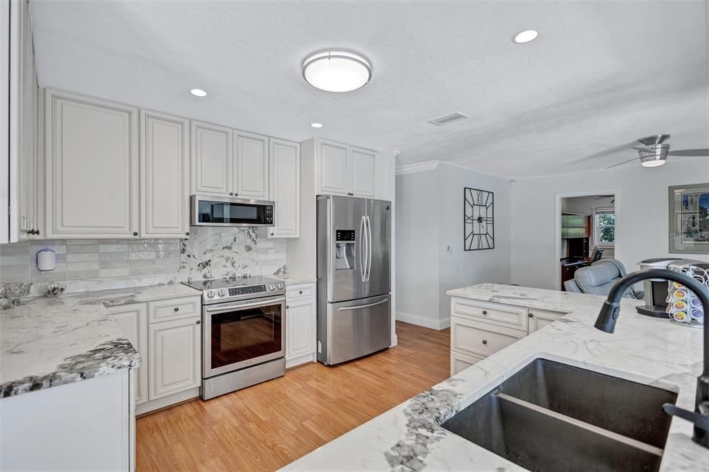 For Sale: $2,475,000 (3 beds, 2 baths, 2224 Square Feet)