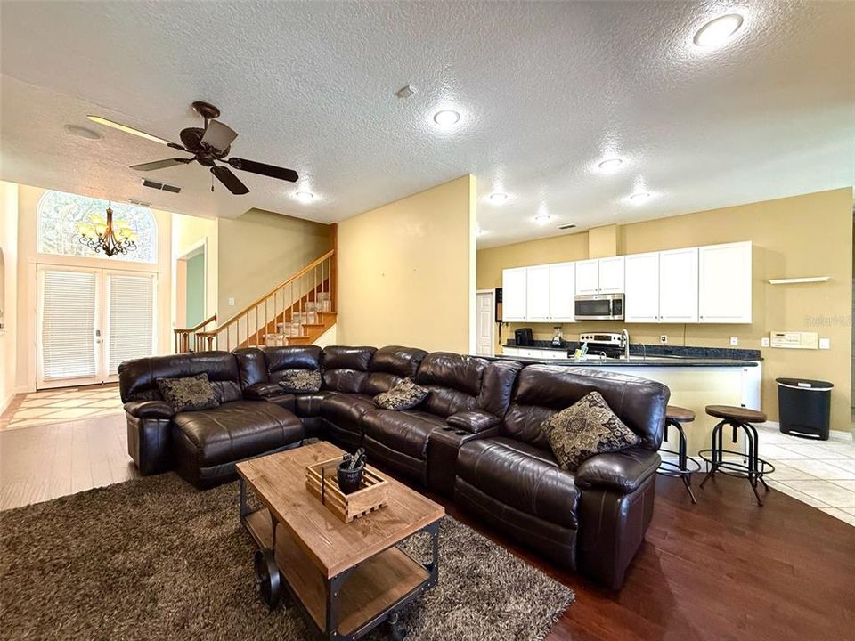 For Rent: $4,800 (6 beds, 4 baths, 3424 Square Feet)