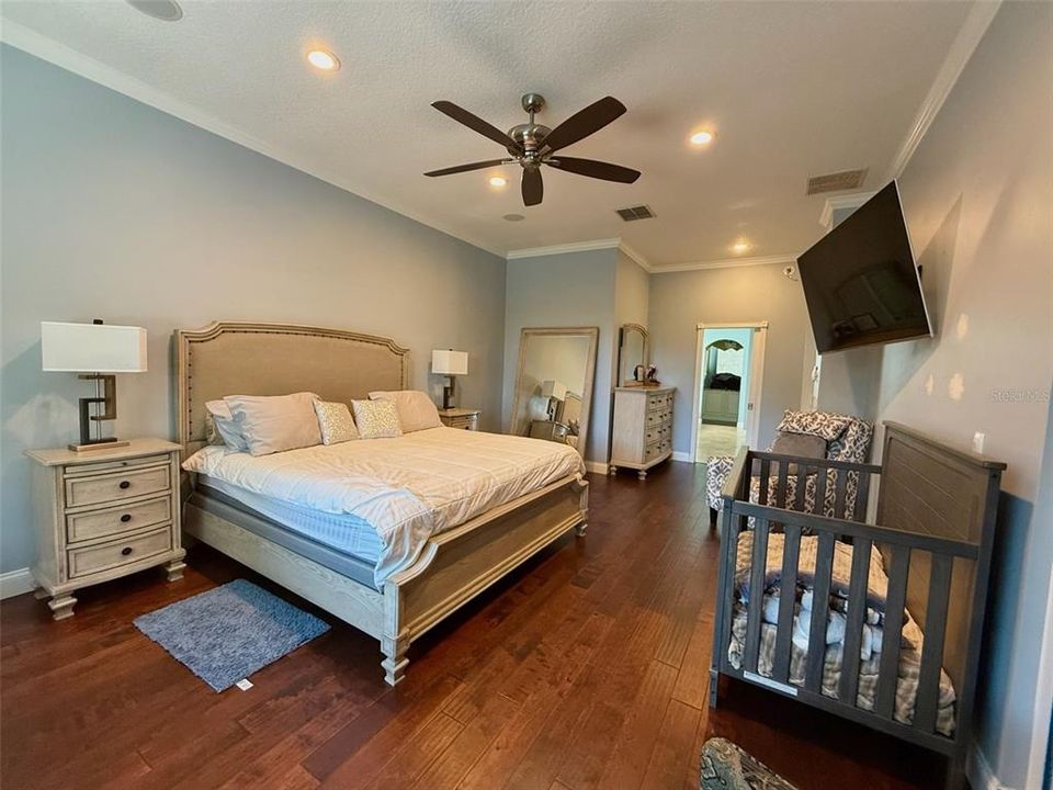 For Rent: $4,800 (6 beds, 4 baths, 3424 Square Feet)