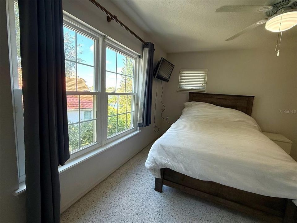 For Rent: $4,800 (6 beds, 4 baths, 3424 Square Feet)