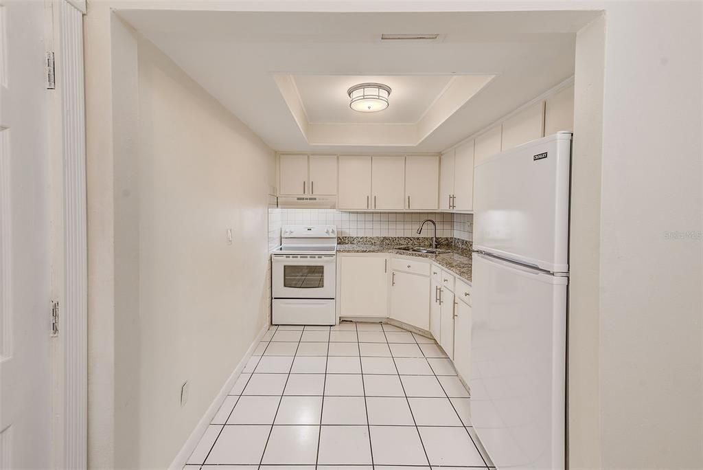 Active With Contract: $1,295 (2 beds, 1 baths, 900 Square Feet)