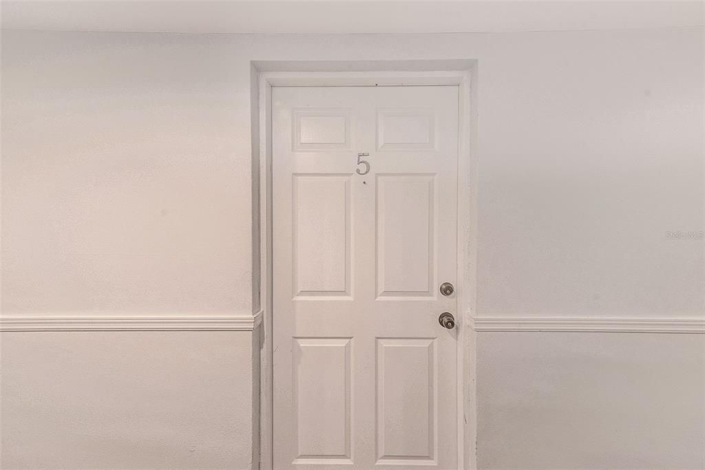 Active With Contract: $1,295 (2 beds, 1 baths, 900 Square Feet)