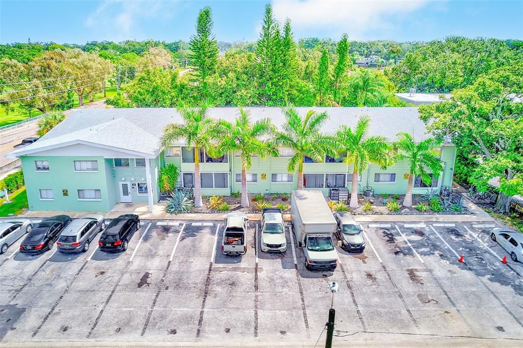 Active With Contract: $1,295 (2 beds, 1 baths, 900 Square Feet)