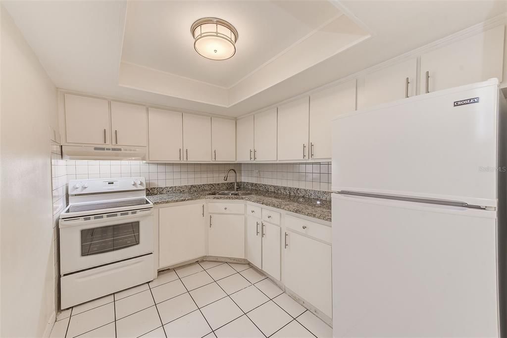 Active With Contract: $1,295 (2 beds, 1 baths, 900 Square Feet)
