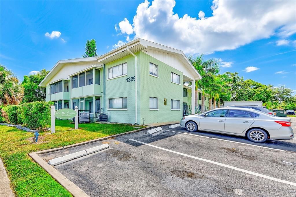 Active With Contract: $1,295 (2 beds, 1 baths, 900 Square Feet)