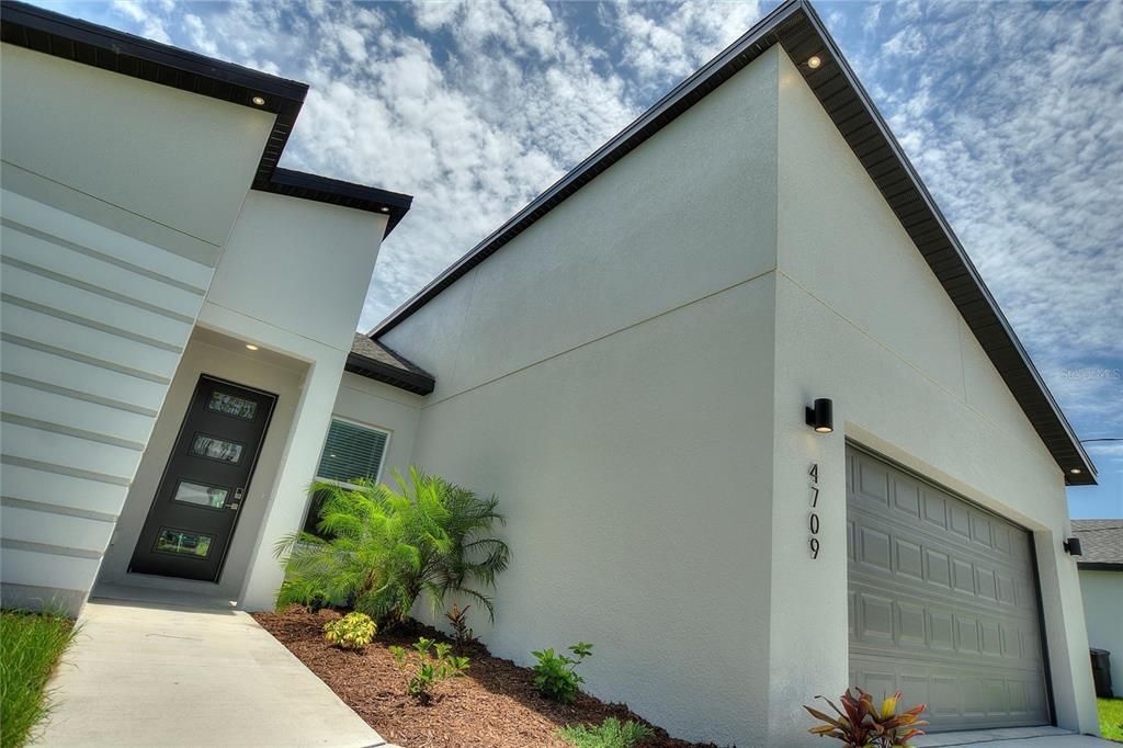 For Sale: $448,000 (4 beds, 2 baths, 1880 Square Feet)