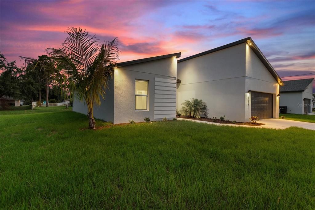 For Sale: $448,000 (4 beds, 2 baths, 1880 Square Feet)