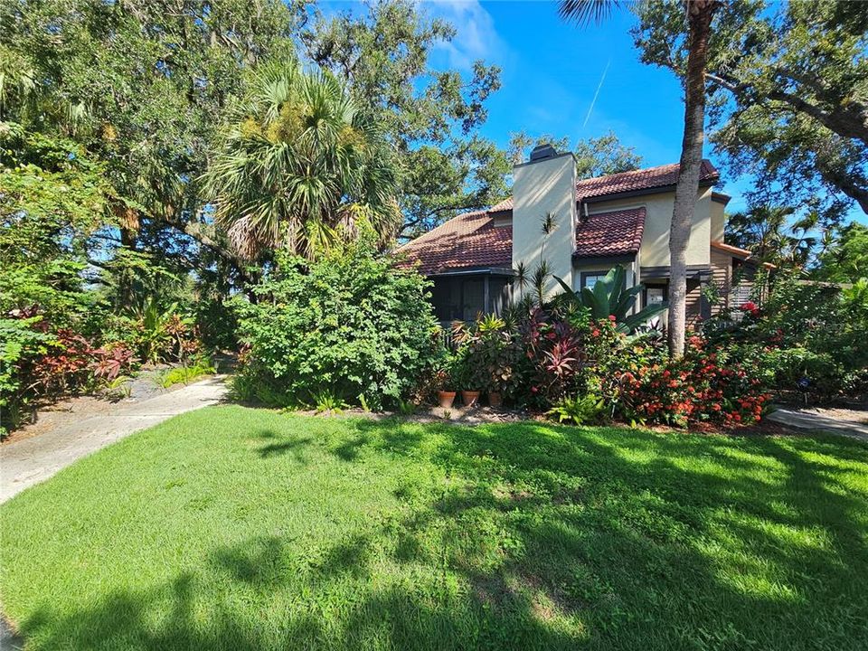 Recently Rented: $1,995 (2 beds, 2 baths, 1165 Square Feet)