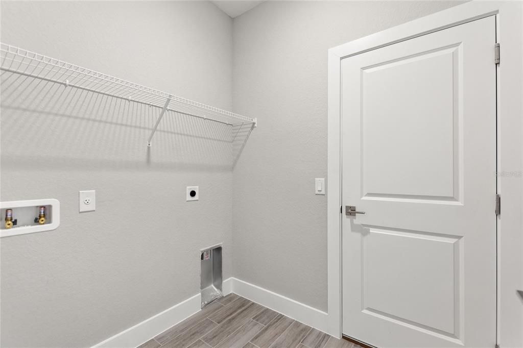 For Sale: $457,000 (4 beds, 2 baths, 1931 Square Feet)