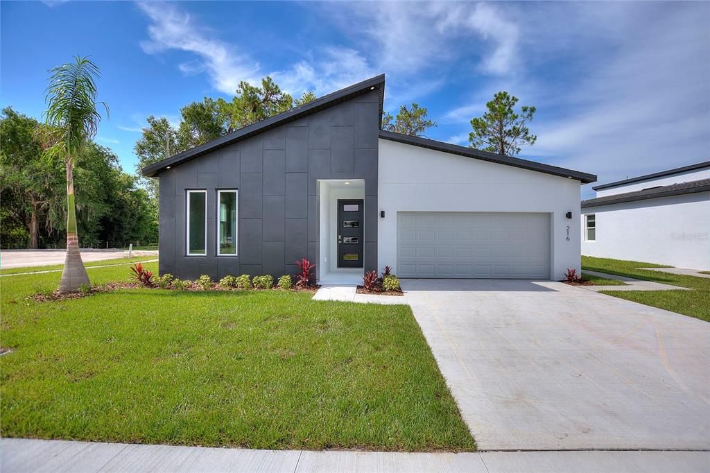 For Sale: $457,000 (4 beds, 2 baths, 1931 Square Feet)