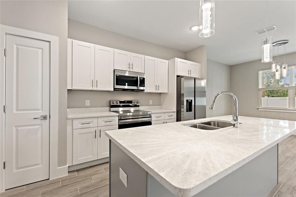 For Sale: $457,000 (4 beds, 2 baths, 1931 Square Feet)