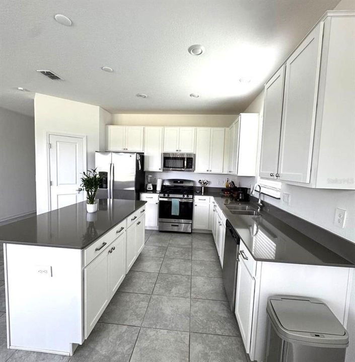 For Rent: $2,499 (4 beds, 2 baths, 1853 Square Feet)