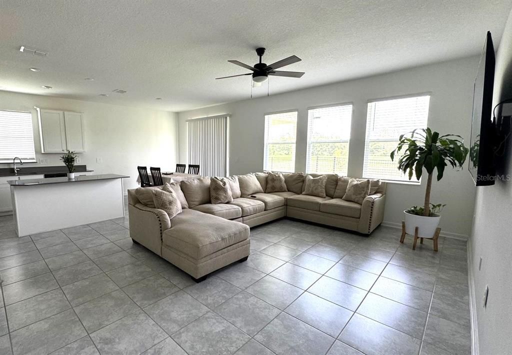 For Rent: $2,499 (4 beds, 2 baths, 1853 Square Feet)