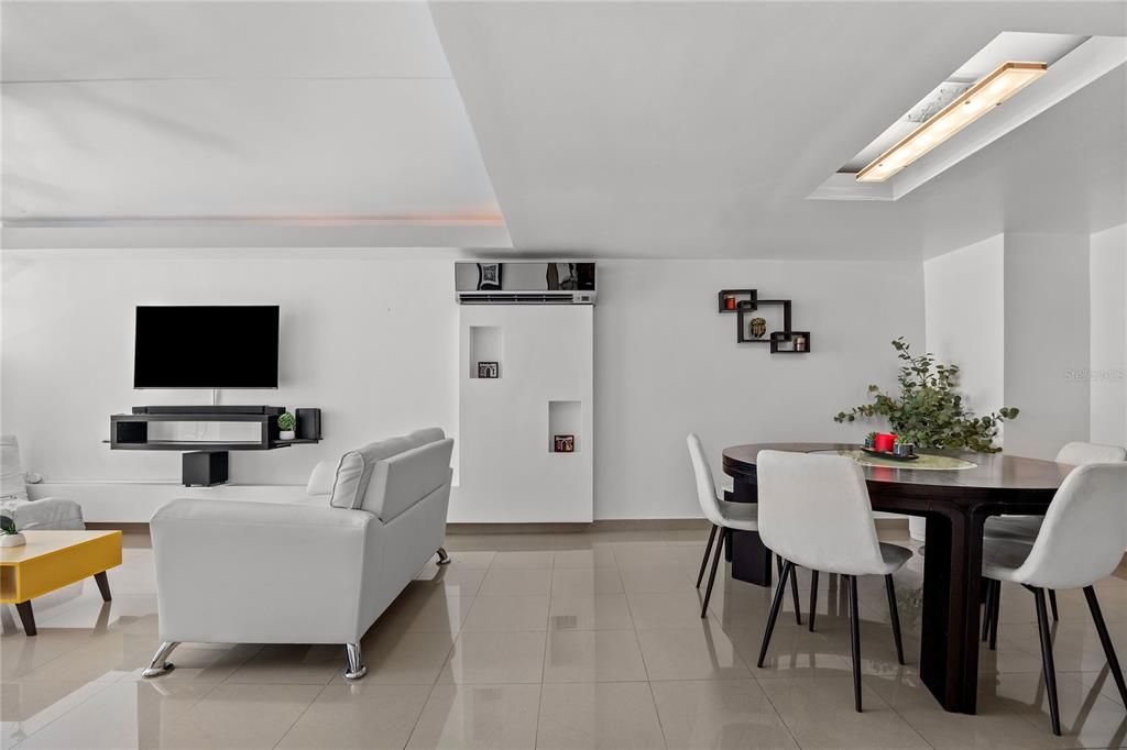 出租: $2,800 (1 贝兹, 1 浴室, 776 平方英尺)