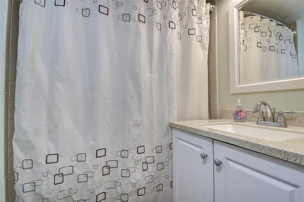 For Sale: $199,000 (2 beds, 2 baths, 912 Square Feet)