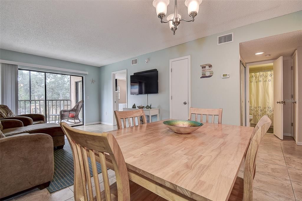 For Sale: $199,000 (2 beds, 2 baths, 912 Square Feet)