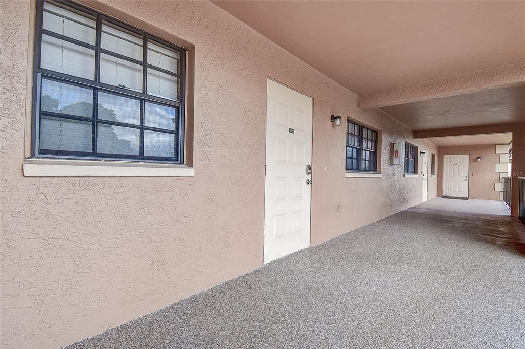 For Sale: $199,000 (2 beds, 2 baths, 912 Square Feet)