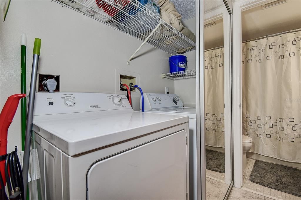 For Sale: $199,000 (2 beds, 2 baths, 912 Square Feet)