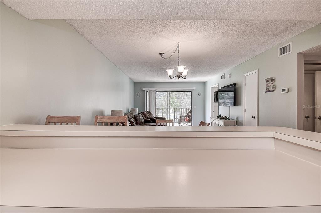 For Sale: $199,000 (2 beds, 2 baths, 912 Square Feet)