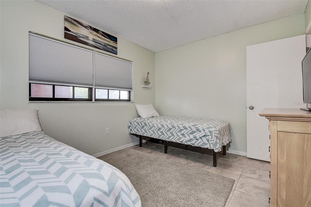 For Sale: $199,000 (2 beds, 2 baths, 912 Square Feet)