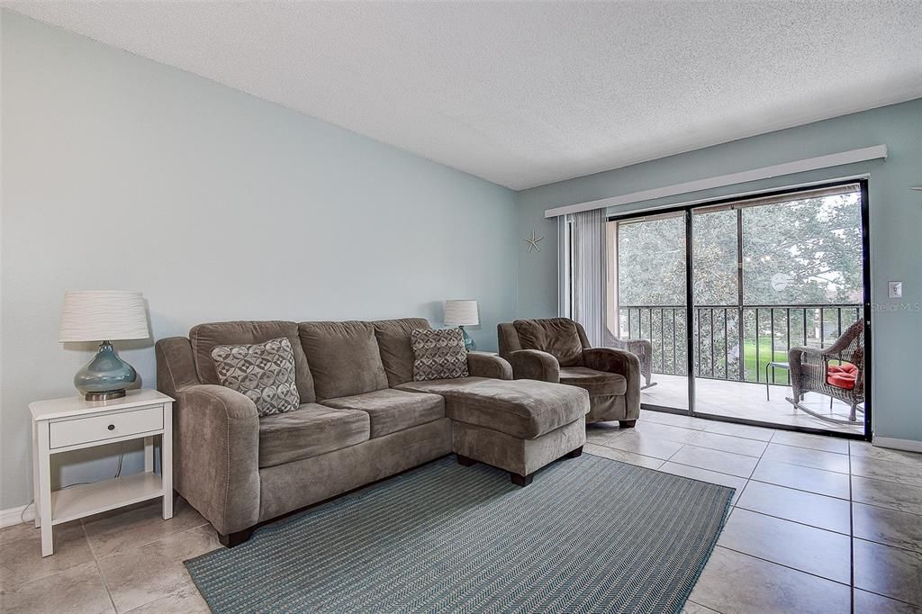 For Sale: $199,000 (2 beds, 2 baths, 912 Square Feet)