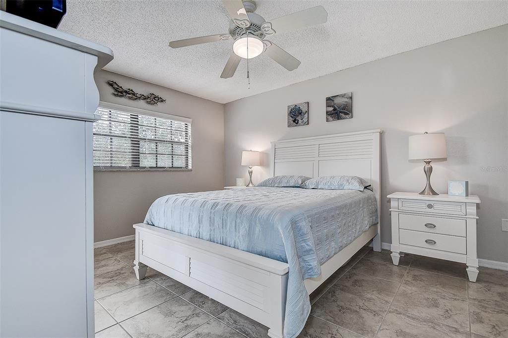 For Sale: $199,000 (2 beds, 2 baths, 912 Square Feet)