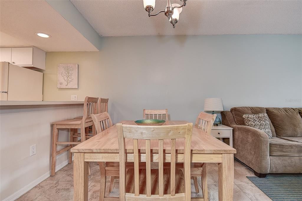 For Sale: $199,000 (2 beds, 2 baths, 912 Square Feet)