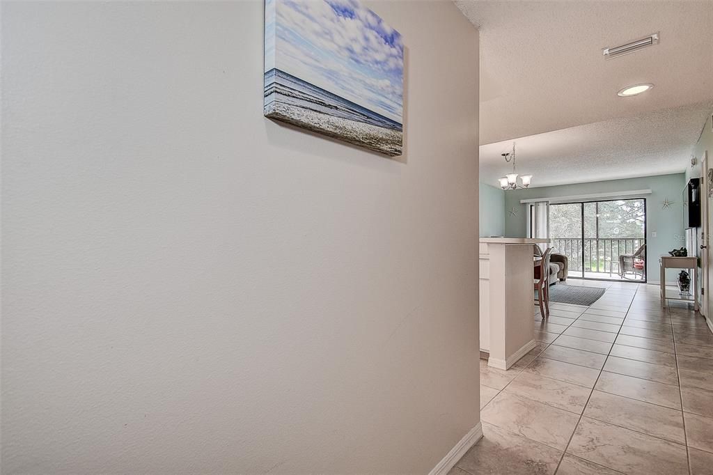 For Sale: $199,000 (2 beds, 2 baths, 912 Square Feet)