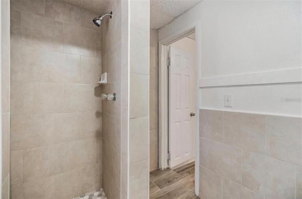 For Rent: $1,350 (1 beds, 1 baths, 580 Square Feet)