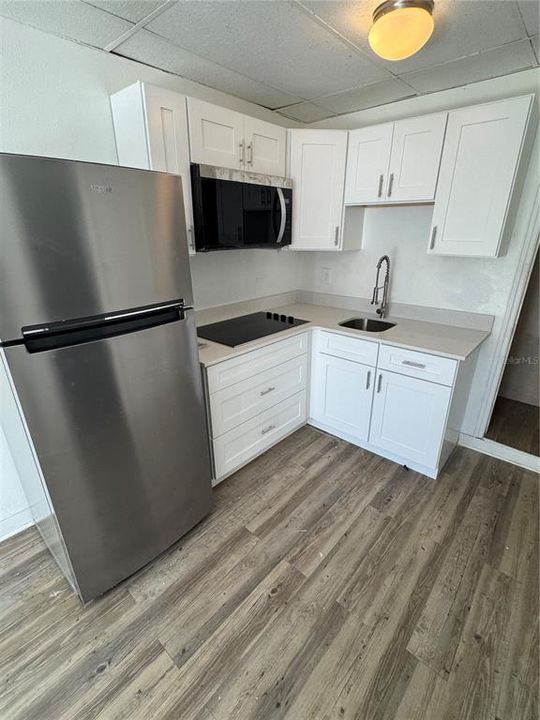 For Rent: $1,350 (1 beds, 1 baths, 580 Square Feet)