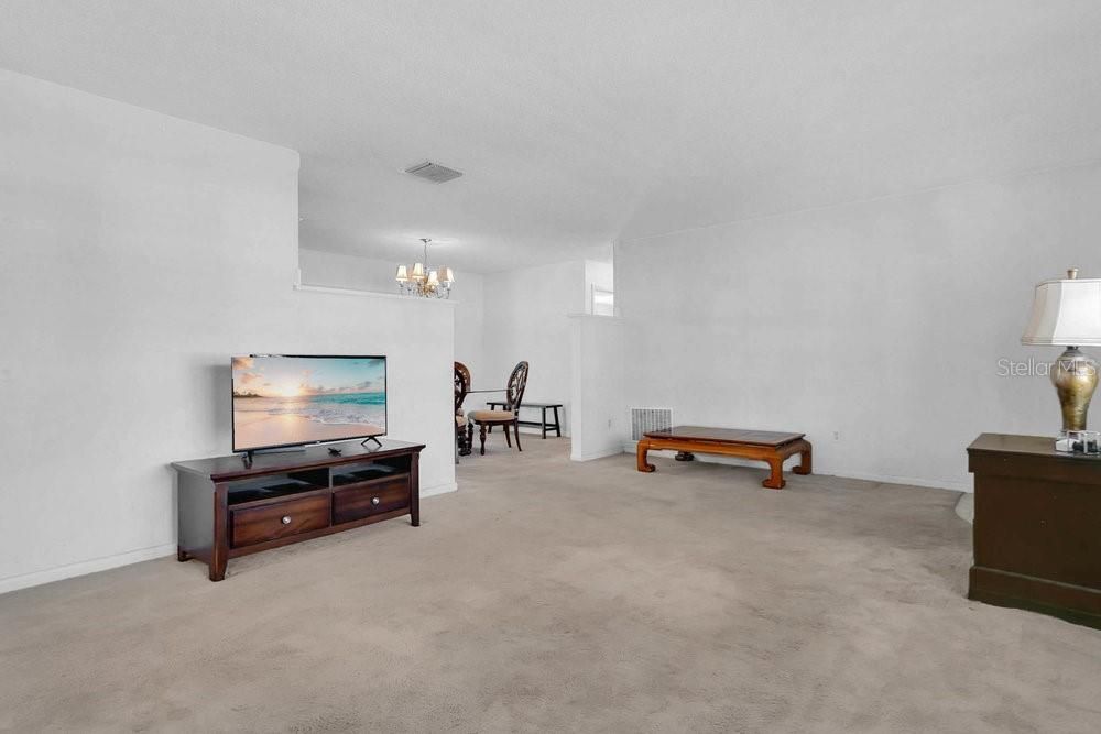 For Sale: $359,900 (3 beds, 2 baths, 1322 Square Feet)