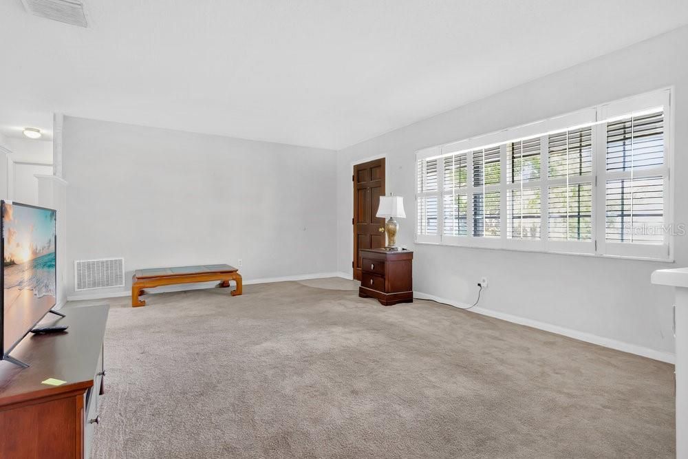 For Sale: $359,900 (3 beds, 2 baths, 1322 Square Feet)