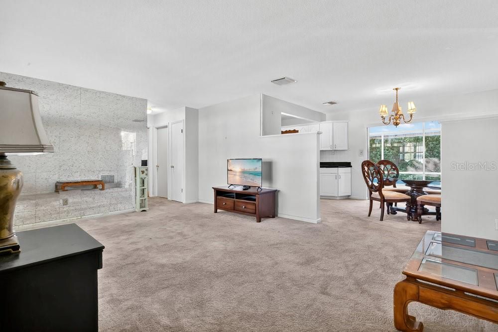 For Sale: $359,900 (3 beds, 2 baths, 1322 Square Feet)