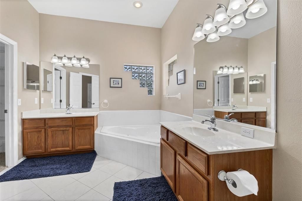 For Sale: $650,000 (4 beds, 2 baths, 2213 Square Feet)