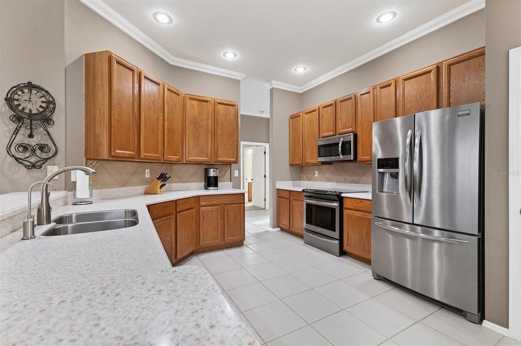 For Sale: $650,000 (4 beds, 2 baths, 2213 Square Feet)