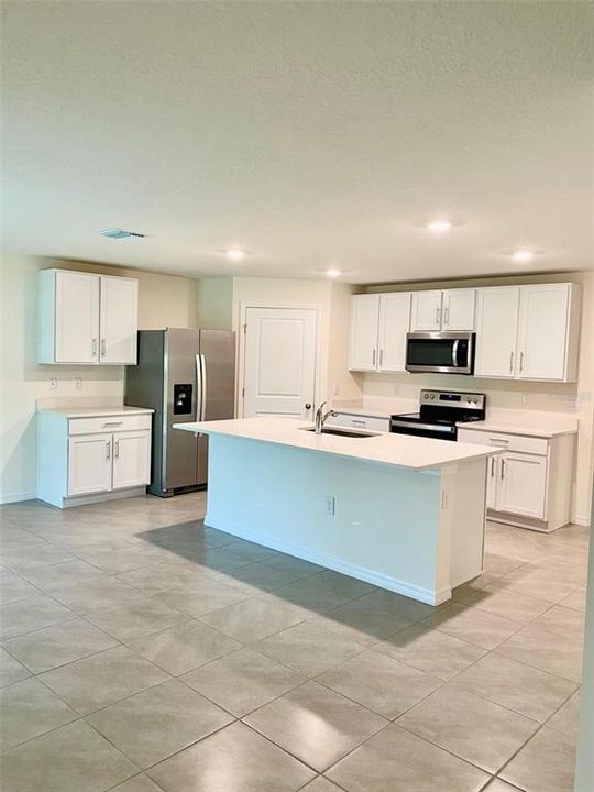 For Rent: $2,150 (4 beds, 2 baths, 1828 Square Feet)