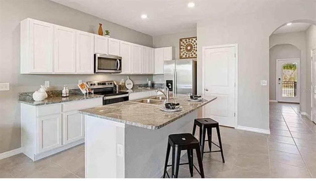 For Rent: $2,190 (3 beds, 2 baths, 1673 Square Feet)