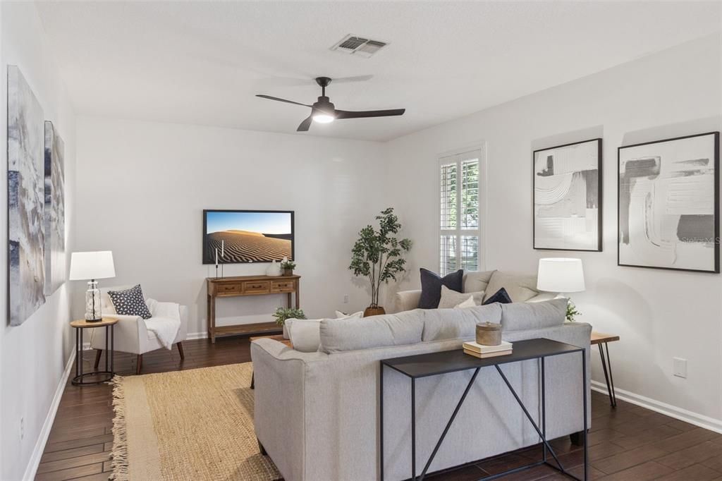 合同活跃: $600,000 (4 贝兹, 2 浴室, 2436 平方英尺)