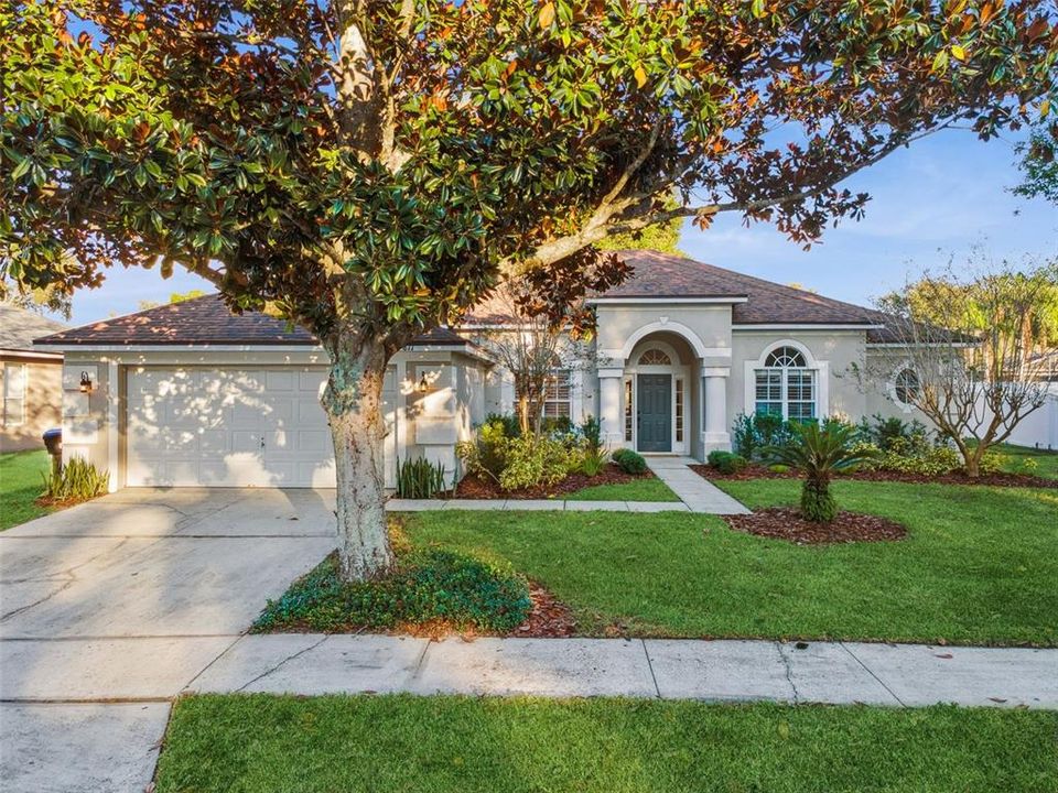 合同活跃: $600,000 (4 贝兹, 2 浴室, 2436 平方英尺)