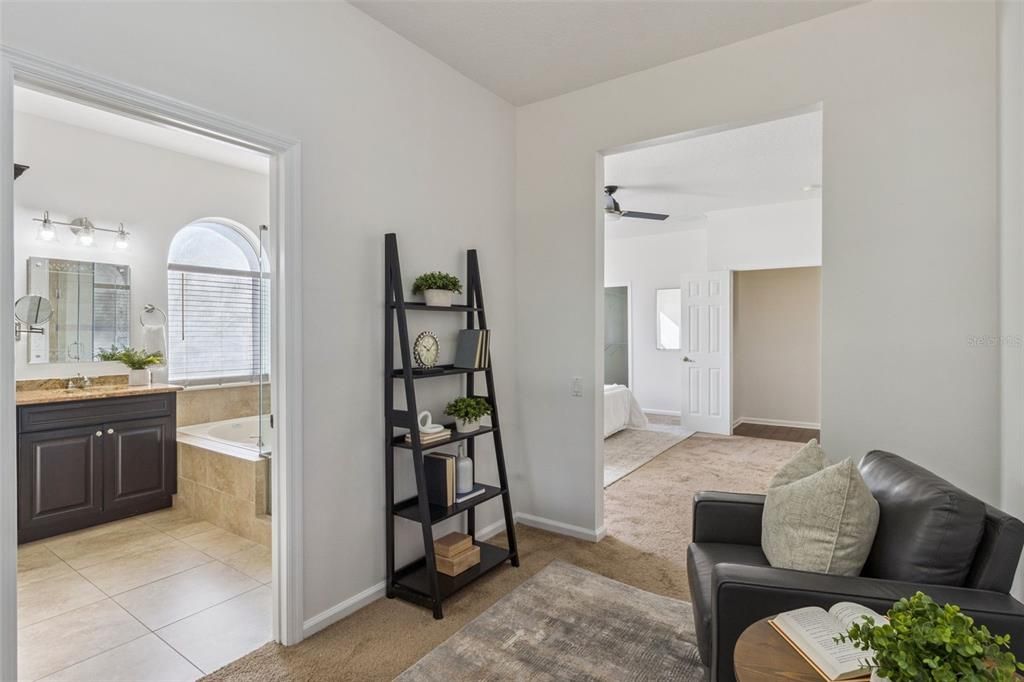 合同活跃: $600,000 (4 贝兹, 2 浴室, 2436 平方英尺)