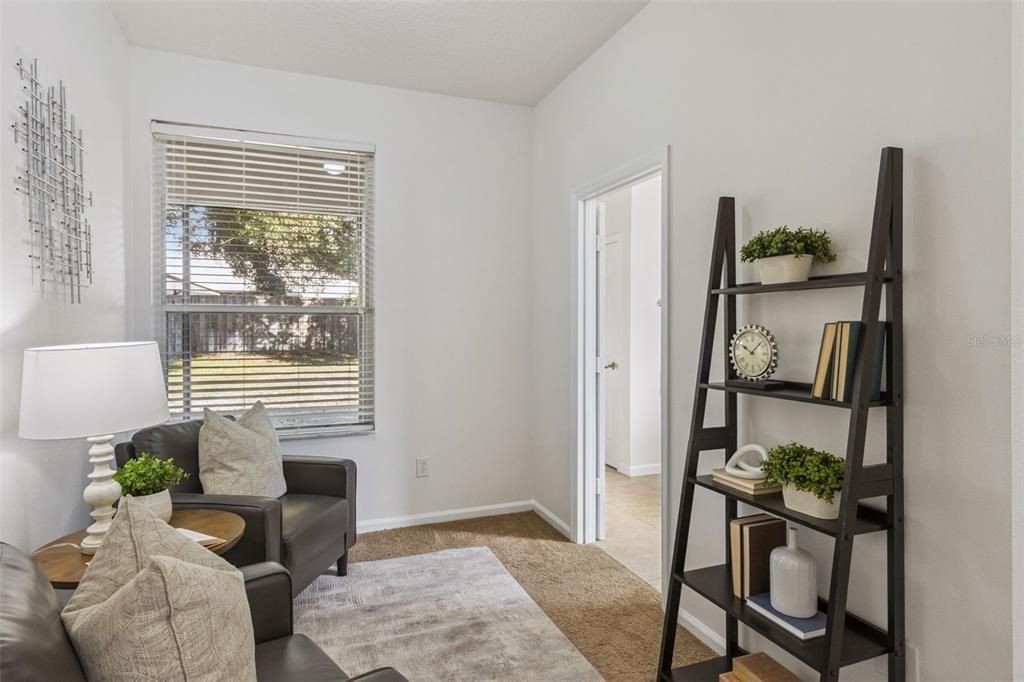 合同活跃: $600,000 (4 贝兹, 2 浴室, 2436 平方英尺)