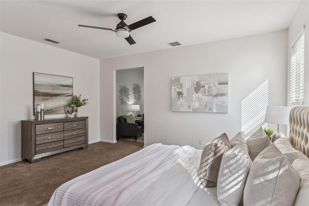 合同活跃: $600,000 (4 贝兹, 2 浴室, 2436 平方英尺)